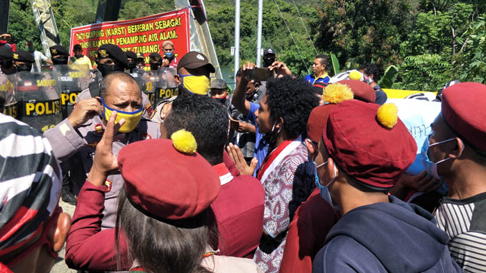 Salesius Kecewa Pendemo Gubernur NTT