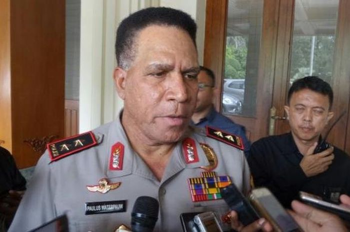 mantan-kapolda-papua-irjen-pol-paulus-waterpauw.jpg