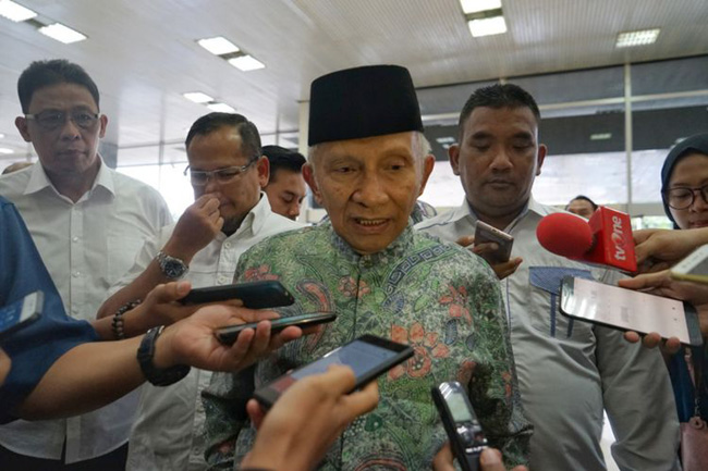 mantan-ketua-mpr-amien-rais-mendatangi-kompleks-parlemen-senayan-jakarta_20180611_091512.jpg