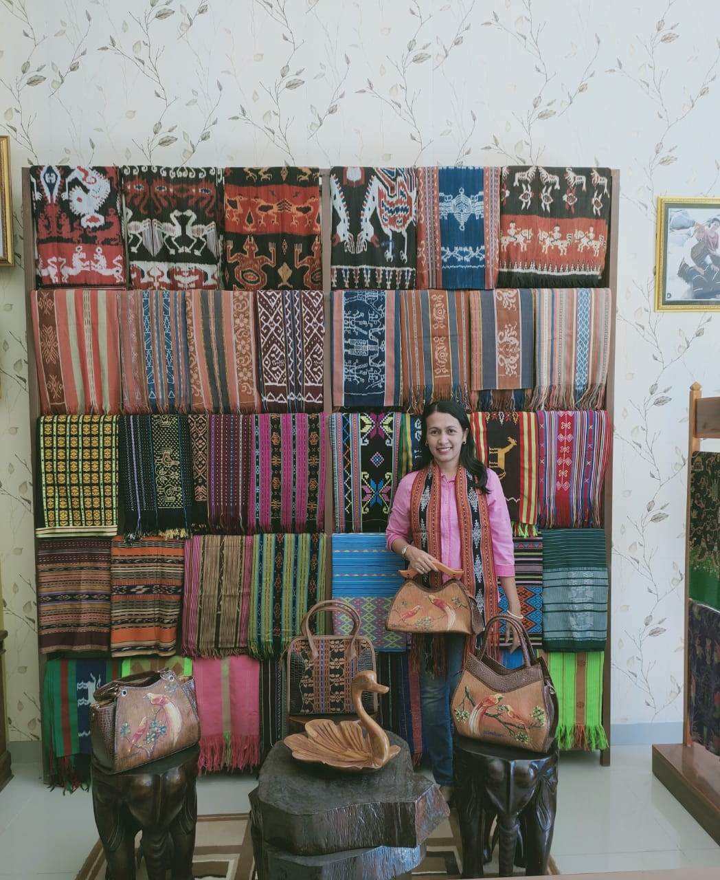 Santi Sima Leda Gama: Jatuh Cinta dengan Tenun NTT