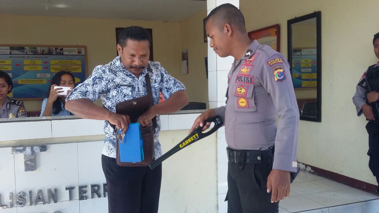 Semua Pengunjung ke Mapolres Sikka Wajib Diperiksa