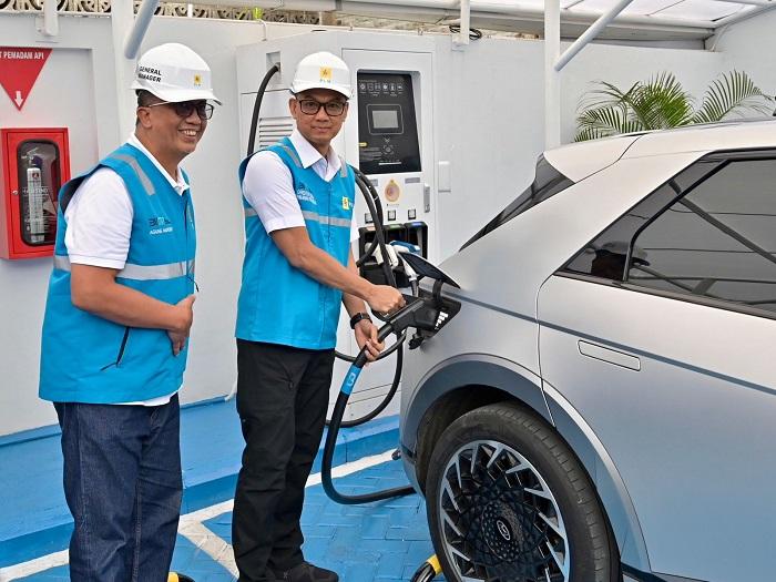 Tinjau SPKLU Bandung, Dirut PLN Pastikan Seluruh Infratruktur EV Siap Layani Masyarakat 24 Jam