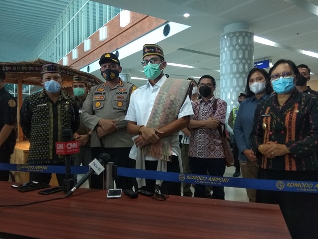 Kunjungi Bandara Komodo Labuan Bajo, Menparekraf Sandiago Uno Sebut Prokes Telah Dijalankan