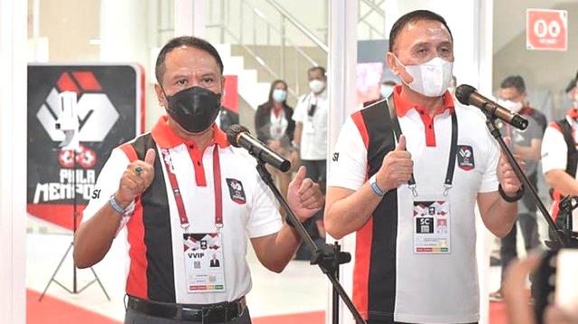 menpora-zainudin-amali-bersama-ketum-pssi-mochamad-iriawan-sebelum-laga-final.jpg