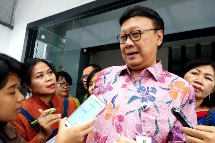 menteri-dalam-negeri-mendagri-tjahjo-kumolo_20170513_073146.jpg