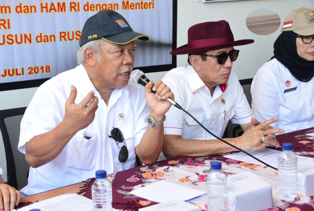 menteri-pupr-basuki-hadimuljono-kiri-dan-menteri-hukum-dan-ham-yasonna-h-laoly_20180728_182933.jpg