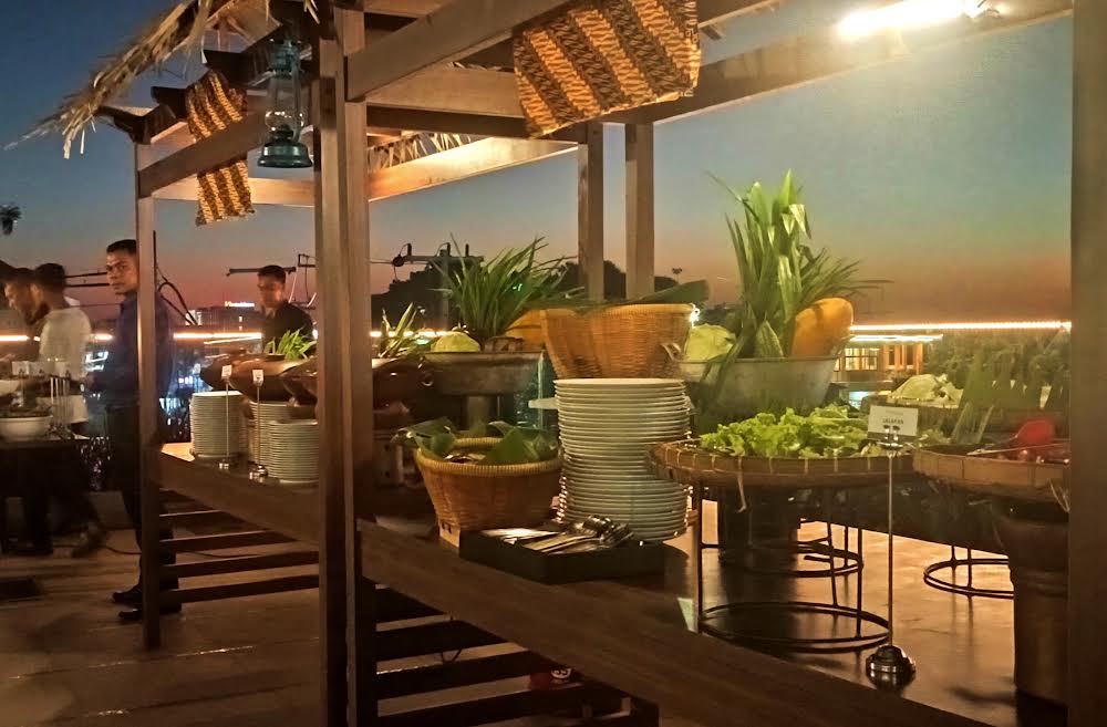 menu-lalapan-sepasang-di-balcony-aston-kupang-hotel.jpg