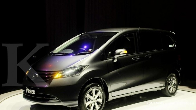 mobil-honda-freed.jpg