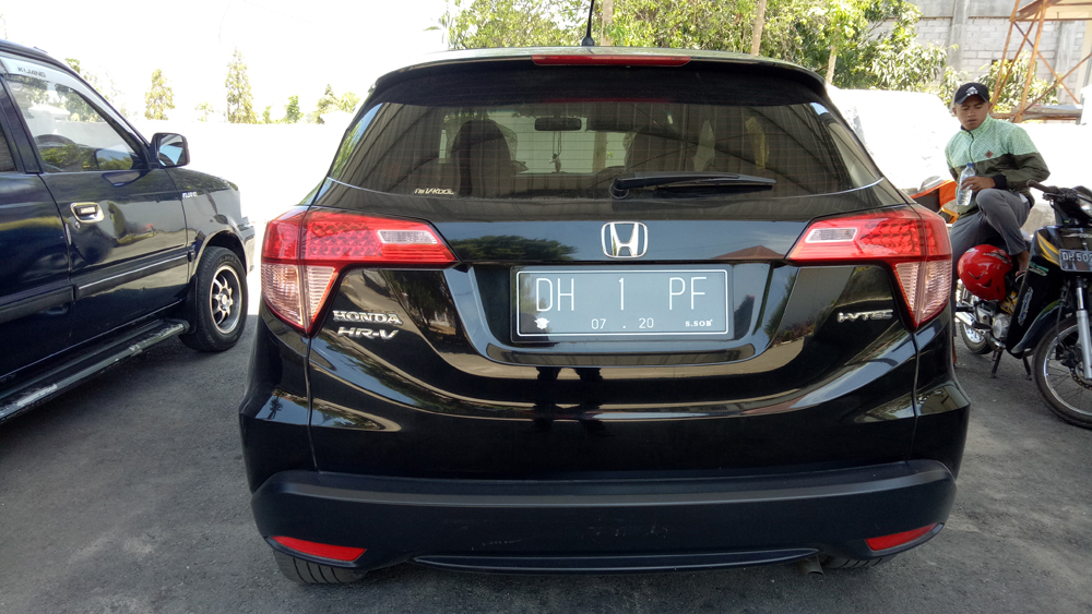 Mobil Mewah Ini yang Ditumpangi Mantan Sekda TTS Saat ke Kejari SoE