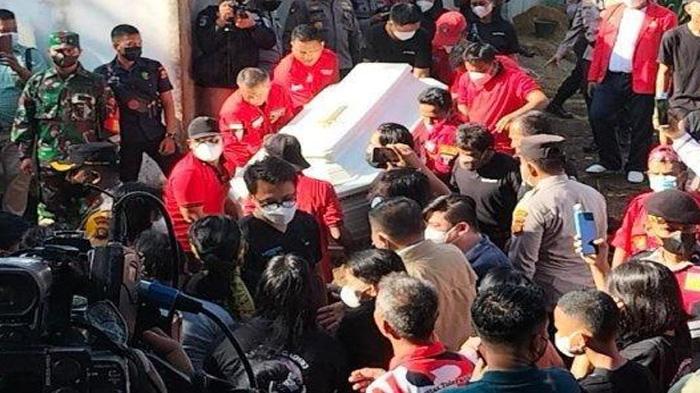 momen-peti-jenazah-Brigadir-J-diusung-dari-makamnya.jpg