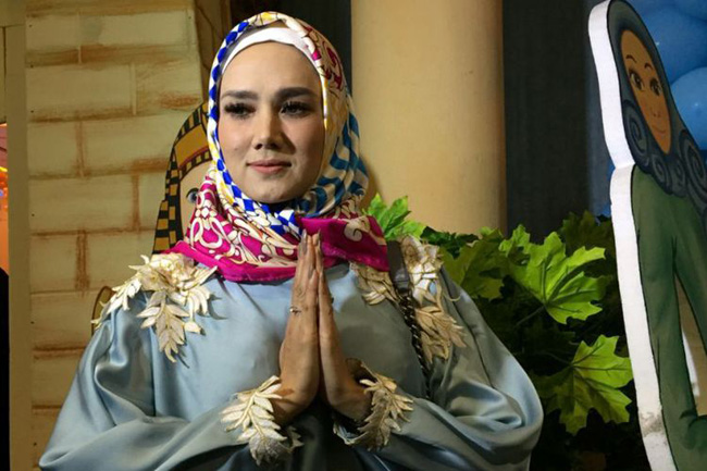 Mulan Jameela tak Peduli dengan Cibiran Warga, Ternyata Ini Alasannya
