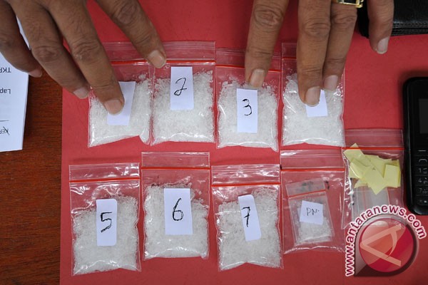 Polisi Bekuk Bapak dan Anak Edera Narkoba