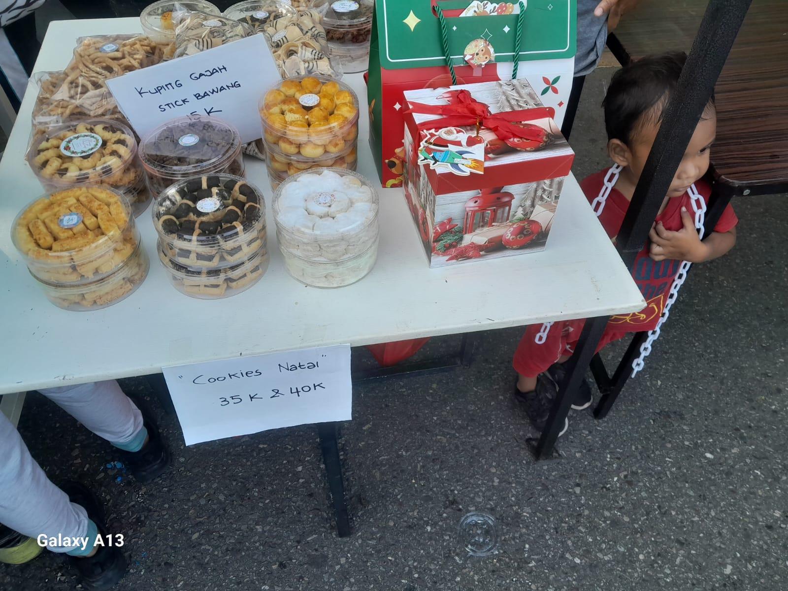Kuliner NTT Kue Natal Nastar Putri Salju Kue Keju dan Kue Coklat Ma Ani di Kupang Car Free Day