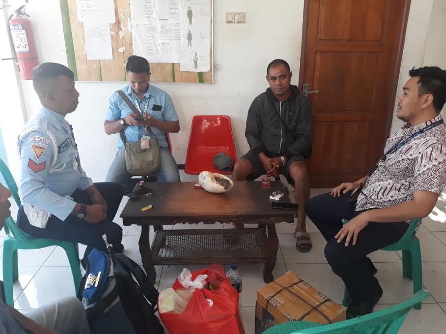 Inilah Fakta-Fakta Oknum Polisi Polres Sumba Timur NTT Diturunkan Dari Pesawat Wings Air