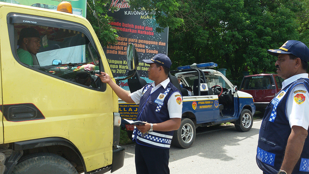 operasi-simpati-turangga-di-jalan-adi-sucipto-kupang_20170315_101553.jpg
