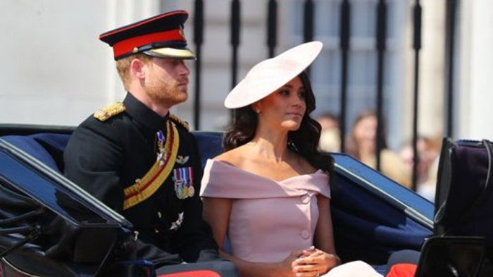 Pulang Bulan Madu, Meghan Markle Ikut Trooping de Colour. Lihat Penampilannnya yang Curi Perhatian!