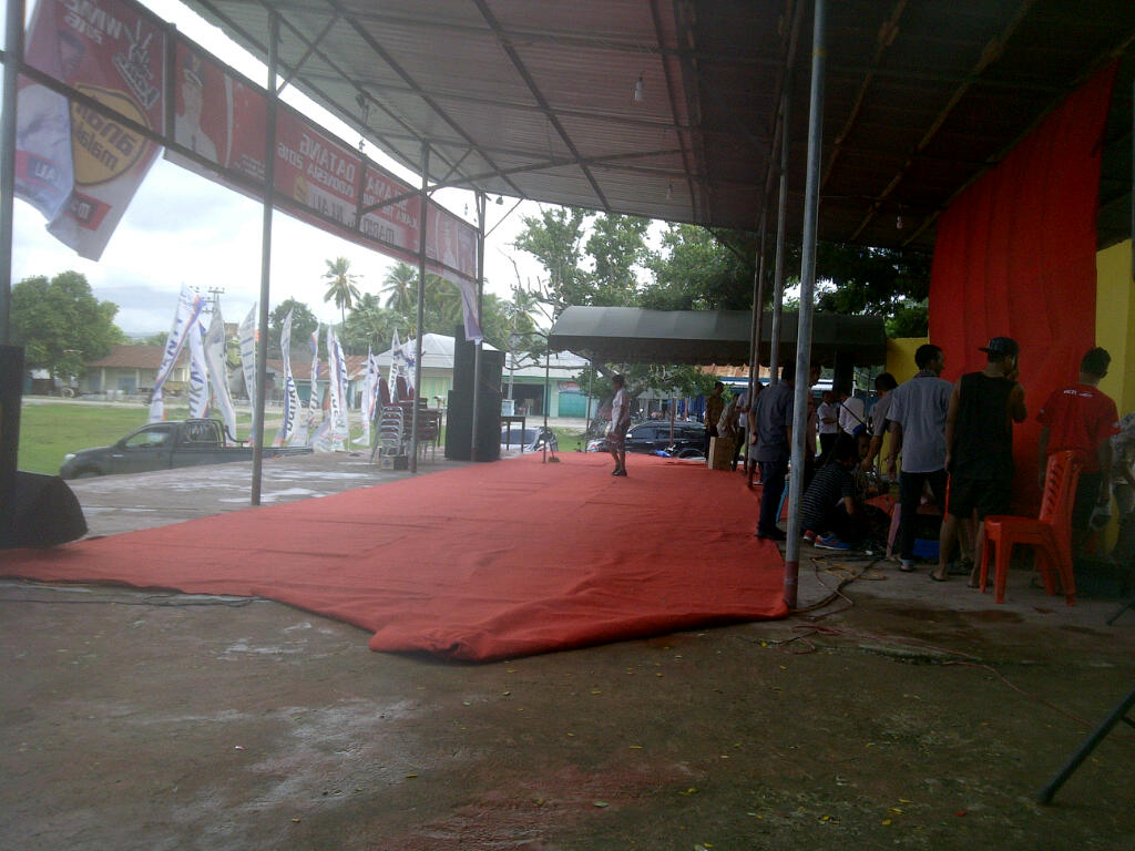 panggung-untuk-mario-di-betun_20160629_185040.jpg