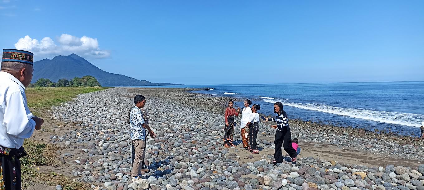 pantai-ligot-atau-ligota-beach-desa-compang-ndejing-kecamatan-borong.jpg