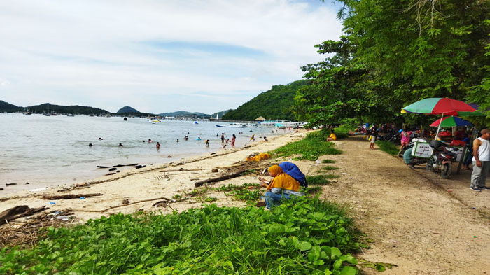 Pantai Pede Labuan Bajo Ramai Pengunjung