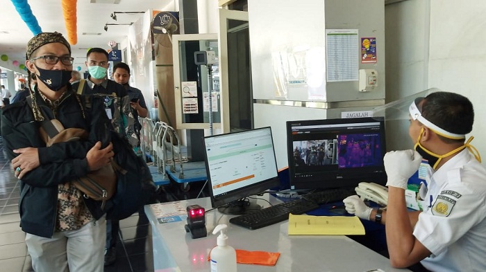 Pantau Protokol Kesehatan Penumpang Kereta Api di Era New Normal