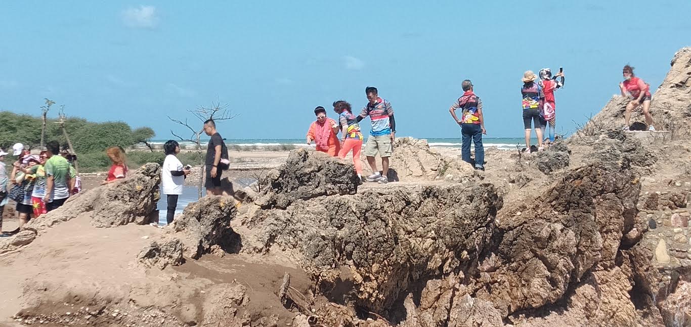 Hari Terakhir Pan Indo Hash di NTT, Hasher Kunjungi Pantai Alamanda Kupang Barat