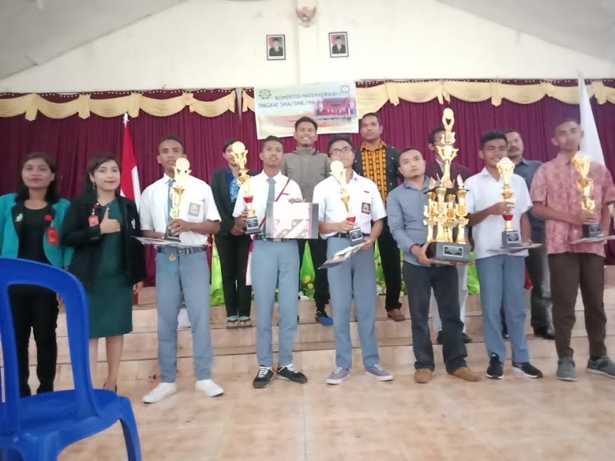 SMA Seminari Pius XII Kisol Juara Umum Kompetisi Matematika di STKIP Citra Bakti Ngada