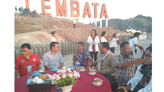 Para Tamu Dijamu di Bukit Cinta Lembata