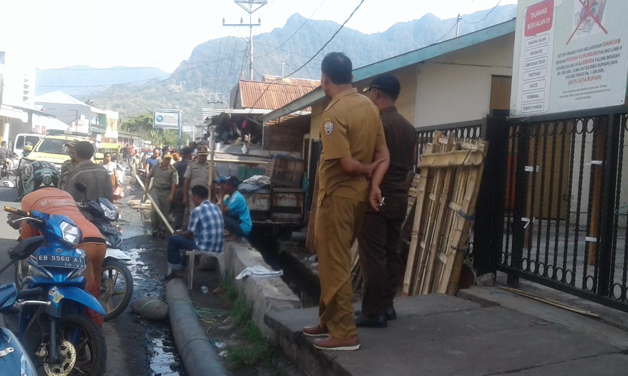 Menjaga Ketertiban Pasar Pol PP Setda Ende Rutin Patroli, Ini Tujuan Lain