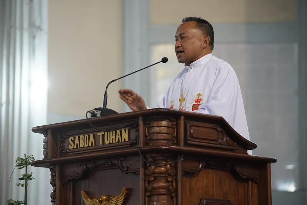 pastor-paroki-katedral-ruteng-rd-gabriel-harim-pr.jpg