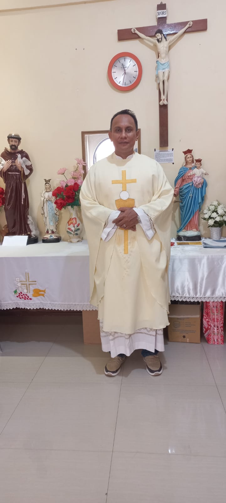 Men Skypeda yigitim uchun yechindim. Shaffof külot porno ichida xotini bilan jinsiy aloqa