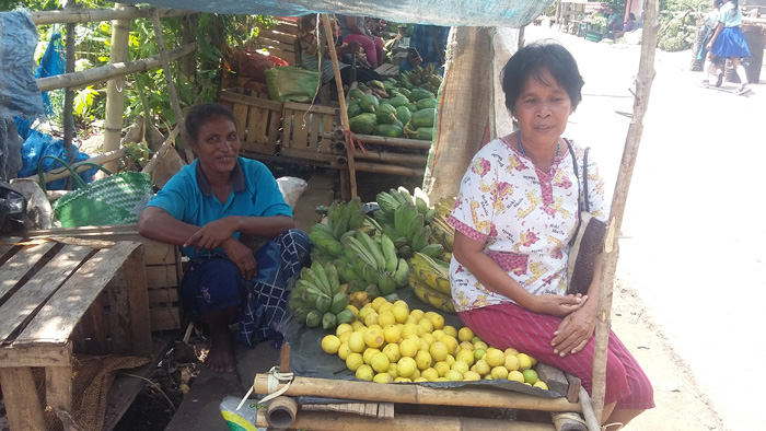 Derita Pedagang di Larantuka, Seminggu Tak Pulang Rumah hingga Minta Anak Tunda Kuliah