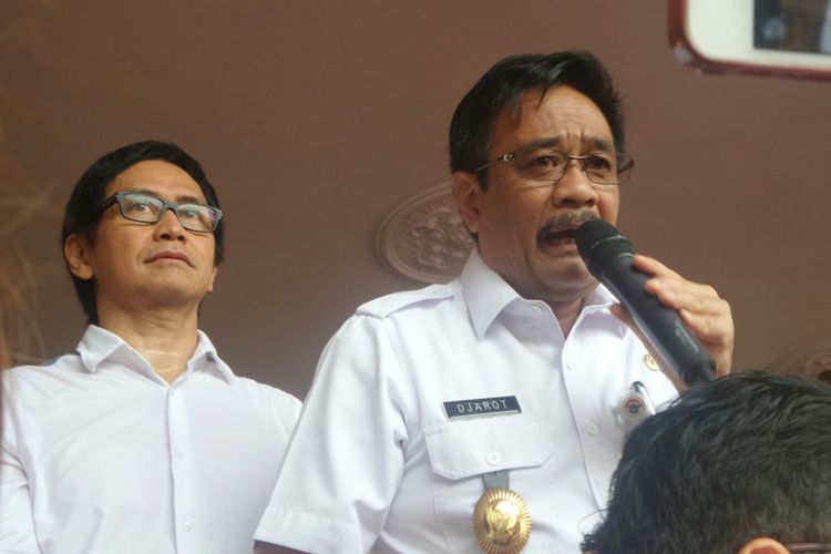 Addie MS dan Djarot Pimpin Nyanyi Bersama Saat Pendukung Ahok Berkumpul di Balai Kota