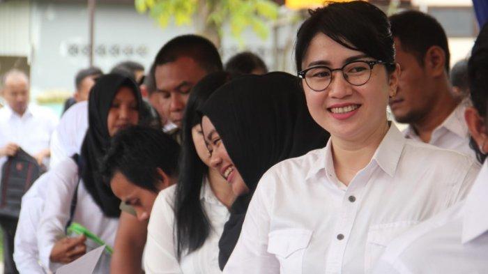 pelamar-cpns-mengantre-di-kantor-bkd-provinsi-kalimantan-utara-saat-seleksi-cpns-2017-lalu.jpg
