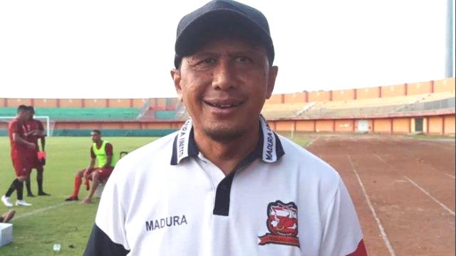 pelatih-madura-united-rahmad-darmawan-di-s.jpg