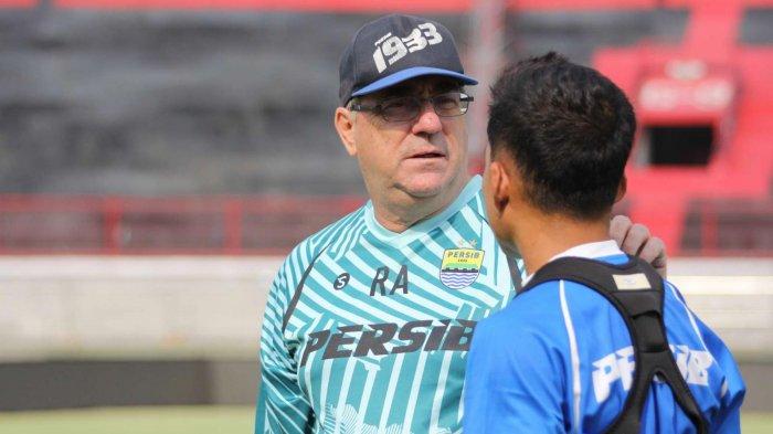 pelatih-persib-bandung-robert-rene-alberts-anu.jpg