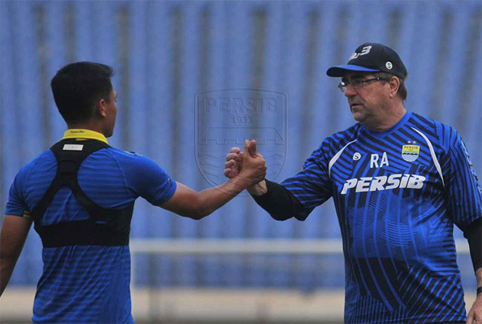 Persib vs Arema Tertuda, Polisi Tak Keluakan Izin, Robert Alberts Gelar Game Internal