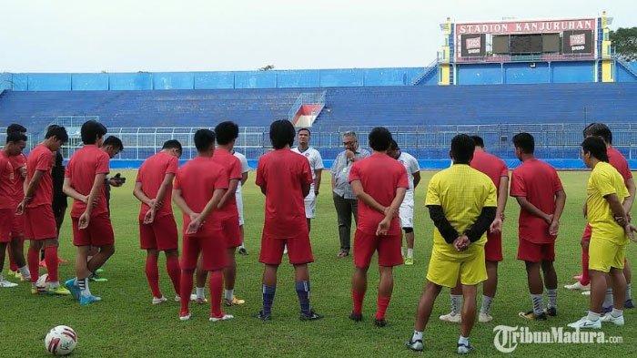 PIALA MENPORA 2021 - Arema FC MULAI 'Hunting' Kiper Asing, Sosok Kurnia Meiga Mulai Disebut ?