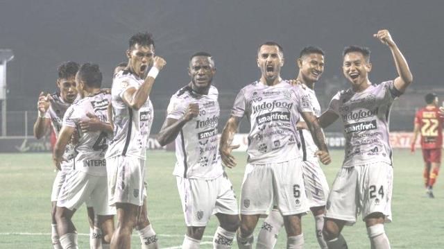 pemain-bali-united-merayakan-kemenangan.jpg