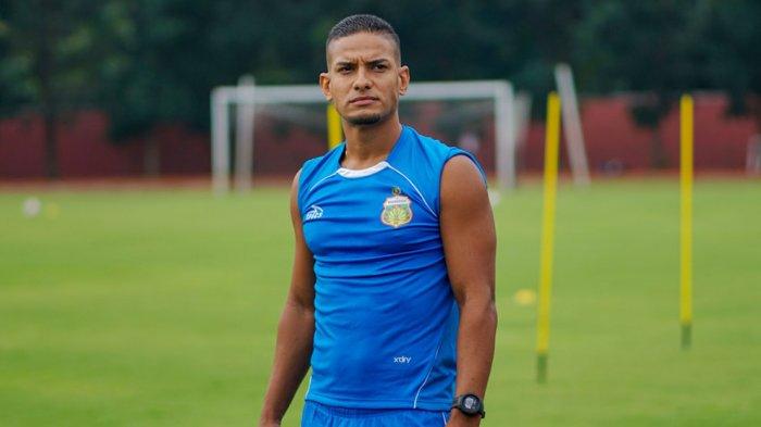 pemain-bhayangkara-renan-silva-gelandang-bhayangkara-solo-fc-telah.jpg