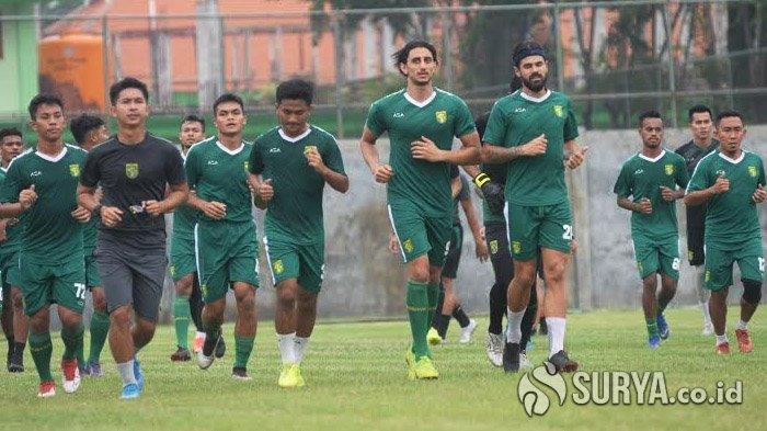 pemain-persebaya-berlatih-di-stadion-jenggolo-sidoa.jpg