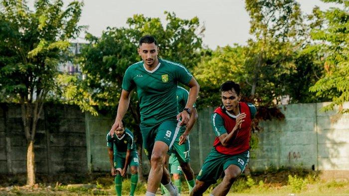 pemain-persebaya-mahmoud-eid-berlatih-bersama-persebaya.jpg
