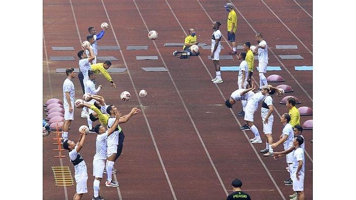 pemain-persib-bandung-latihan-nick.jpg