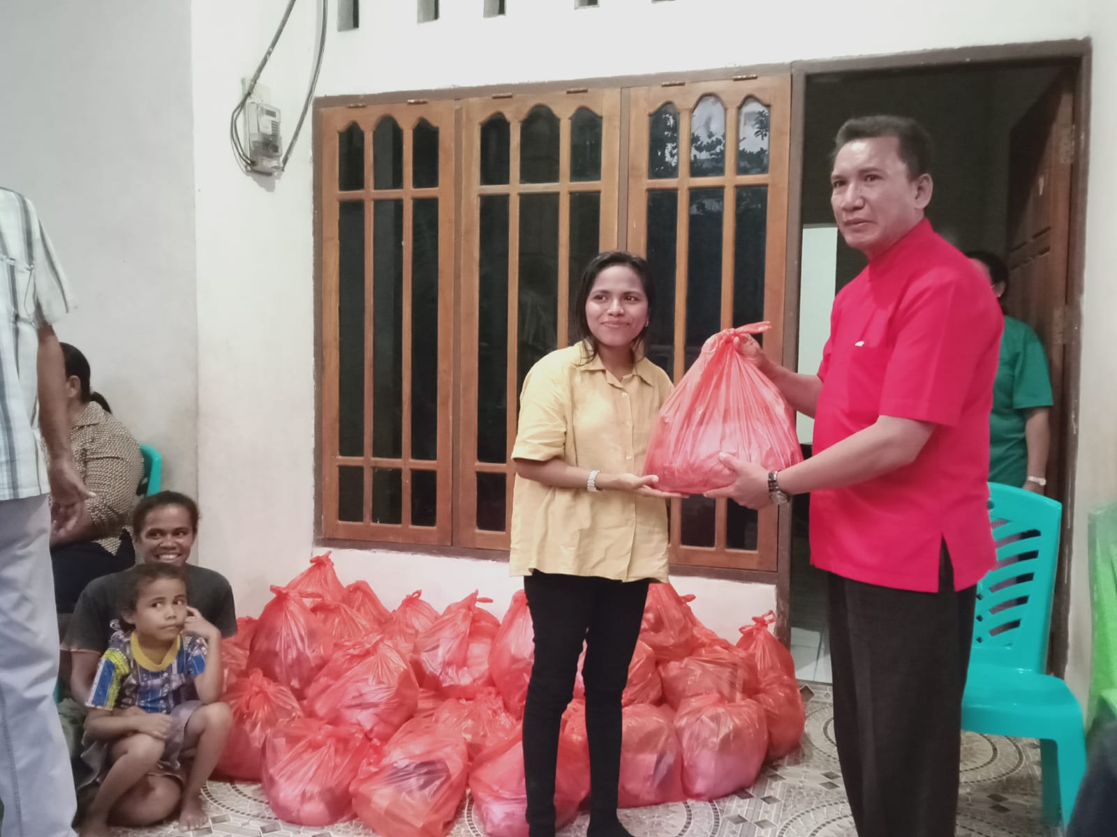 Natal 2022, Panitia Natal dan Tahun Baru Gereja GMIT Kaiseria Kupang Berbagi Kasih dengan Jemaat