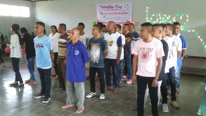 pemuda-gmit-petra-kefamenanu-berbagi-bersama-napi-di-hari-valentine.jpg
