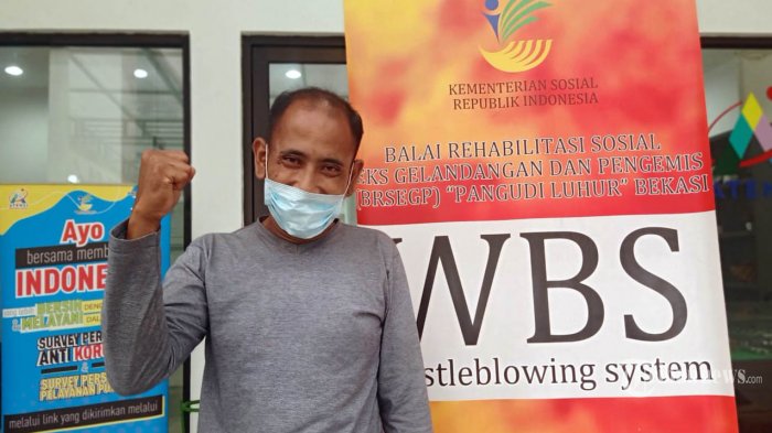 MENGHARUKAN, Kisah 2 Orang Pemulung Ini Berubah Hidup Setelah Bertemu Menteri Sosial Tri Rismaharini