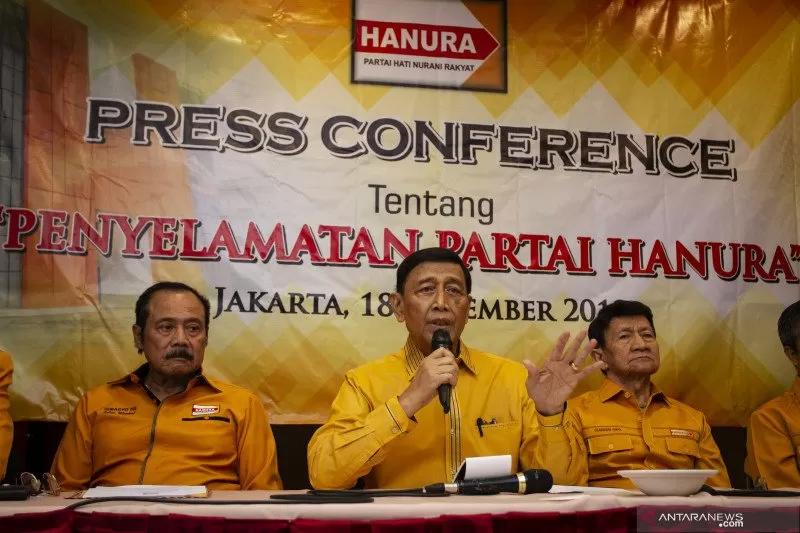 pendiri-partai-hanura-wiranto-menggelar-konferensi-pers.jpg