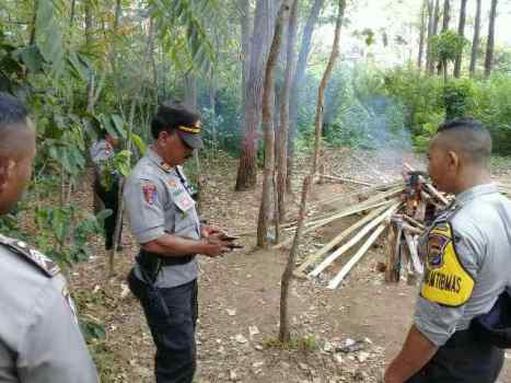 Tak Temukan Penjudi, Polisi Bongkar dan Bakar Tenda Judi di Manggarai Saat Penggerbekan