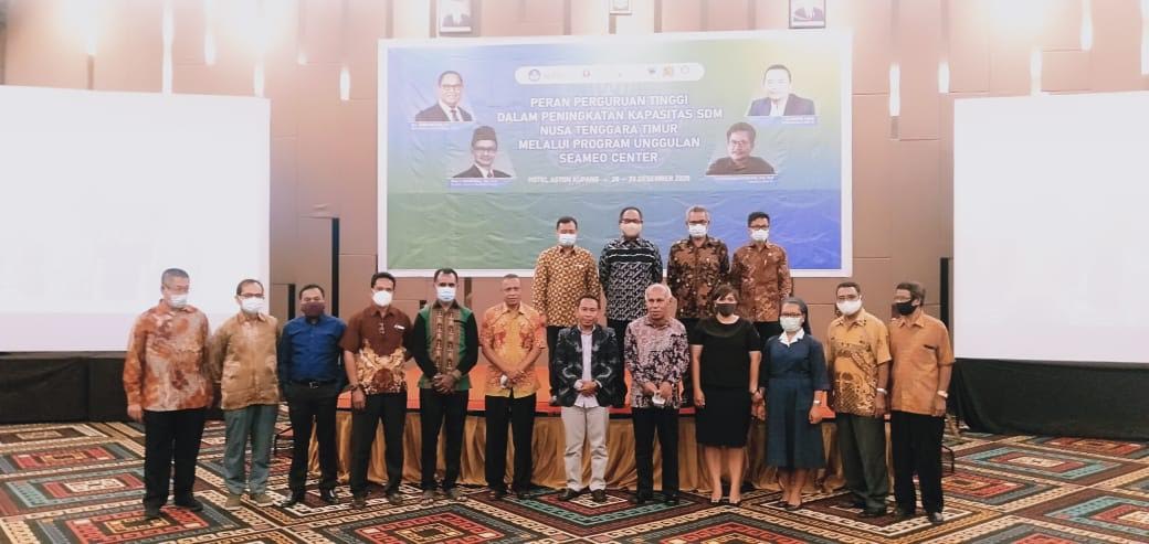 pengurus-ll-dikti-xv-ntt-dan-peserta-seminar.jpg
