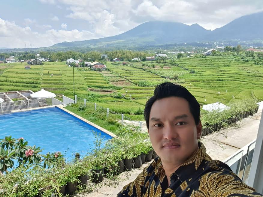 Jokowi Reshuffle Menteri, Bobby : Kita Memerlukan Menteri Yang Punya Gebrakan dan Bekerja Keras