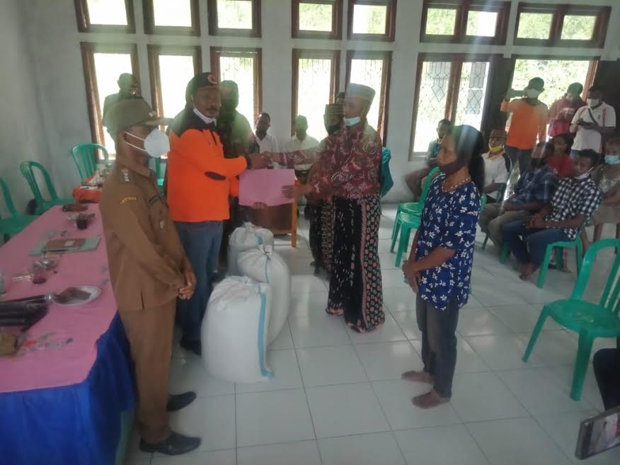 24 KK Korban Bencana Alam di Lamba Leda Terima Bantuan Tanggap Darurat Tahap II Dari Pemda Matim